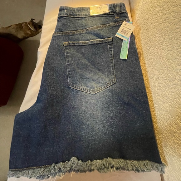 Tinseltown Pants - Tinseltown Jrs plus size shorts NWT